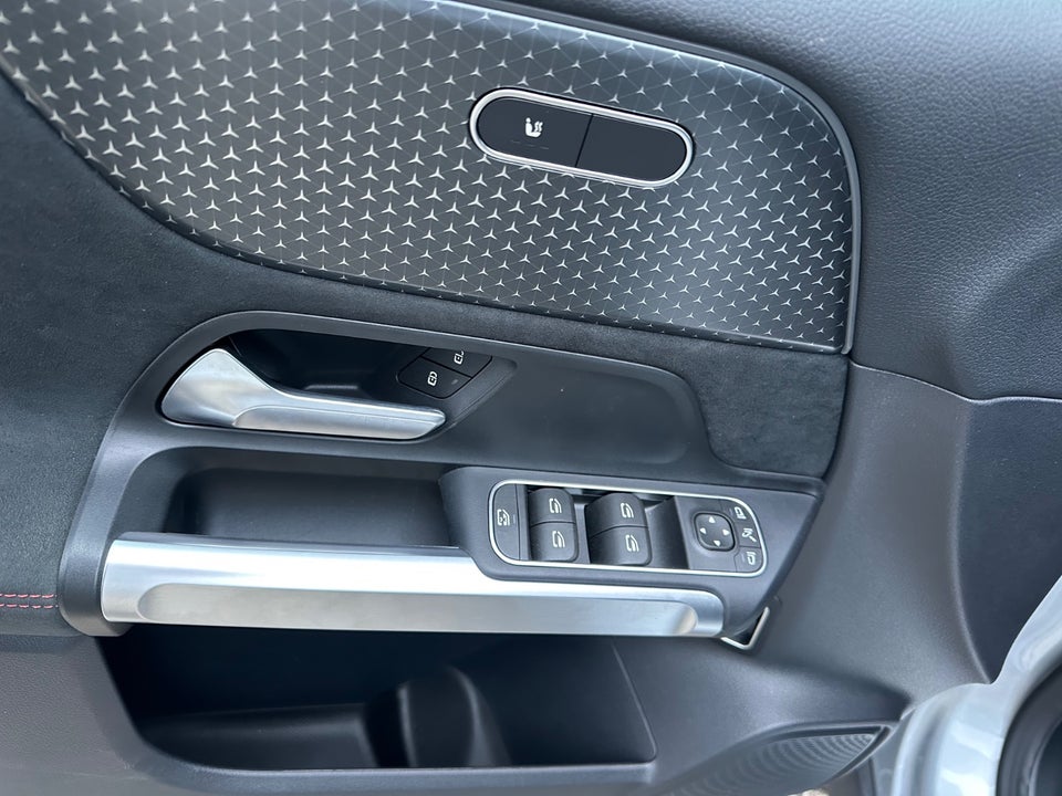 Mercedes EQB300 AMG Line 4Matic 5d