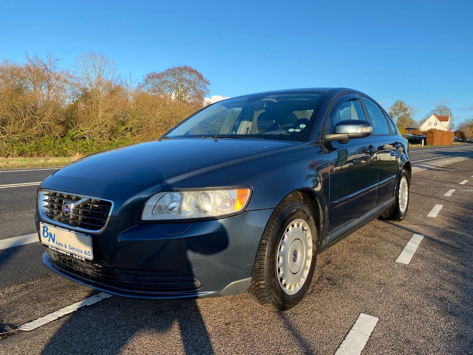 Volvo S40 1,8  4d