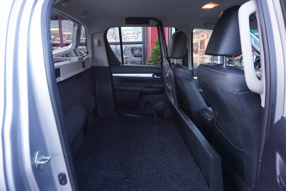 Toyota HiLux 2,4 D-4D 150 T4 Db.Kab aut. 4x4 4d