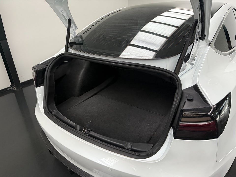 Tesla Model 3 Standard Range+ RWD 4d