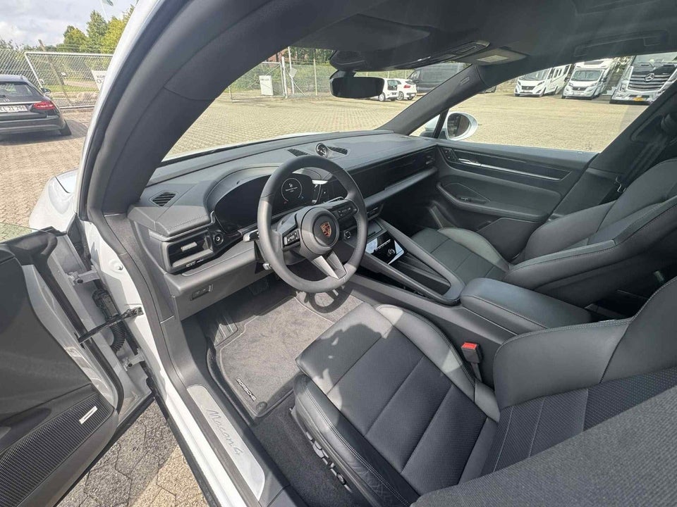 Porsche Macan 4 5d