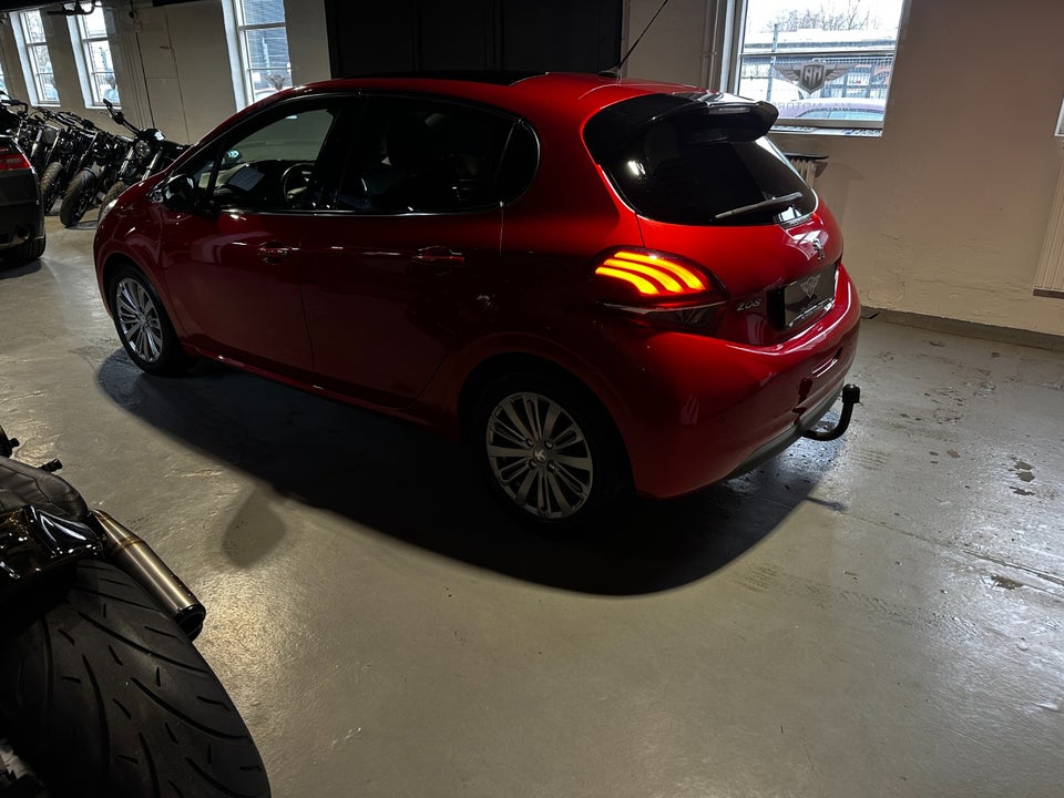 Peugeot 208 1,2 PureTech 82 Allure Sky 5d