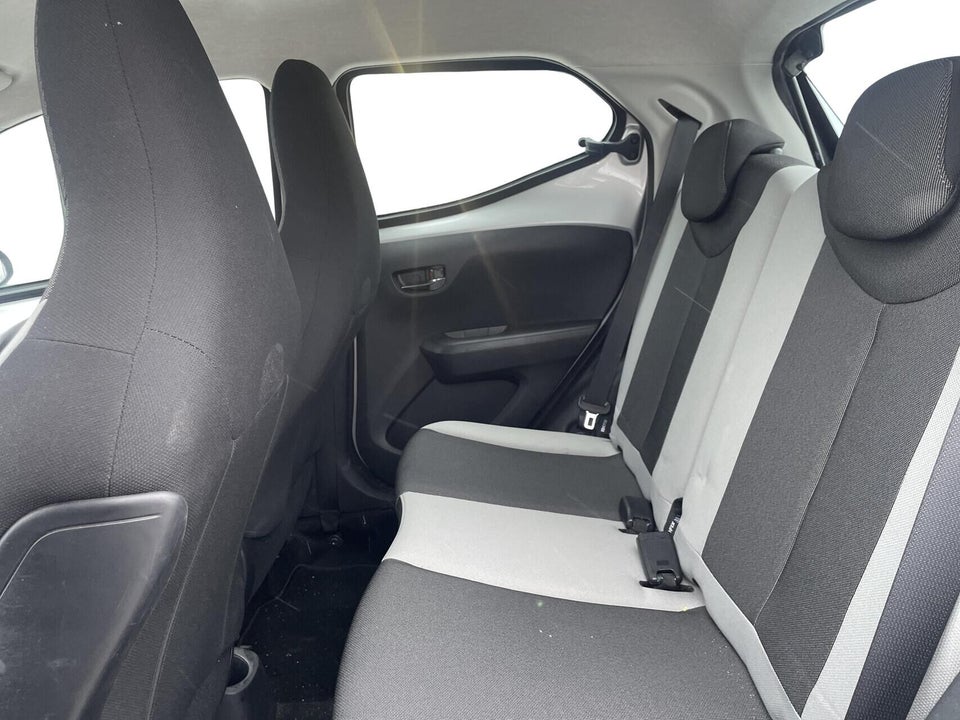 Toyota Aygo 1,0 VVT-i x-play 5d