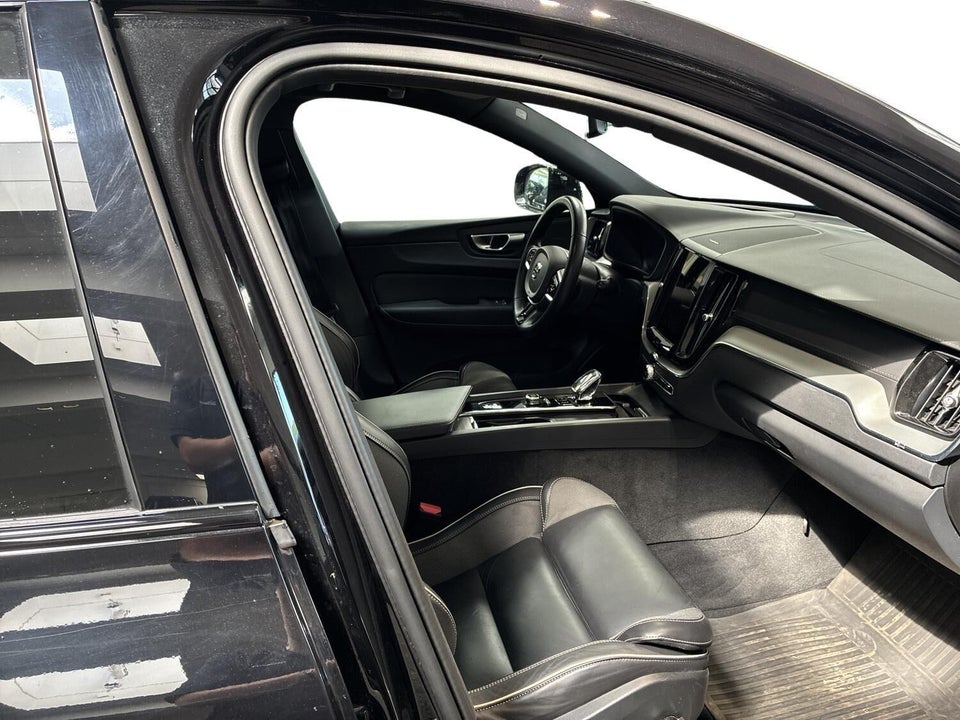 Volvo XC60 2,0 T6 ReCharge Black Edition aut. AWD 5d
