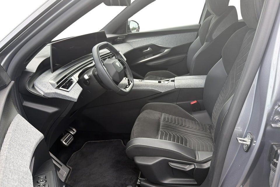 Peugeot e-3008 77 GT Pack 5d