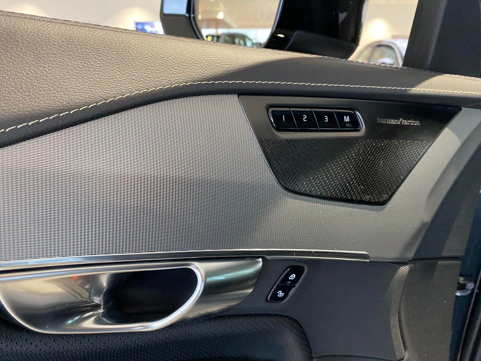 Volvo XC90 2,0 T8 ReCharge R-Design aut. AWD 7prs 5d
