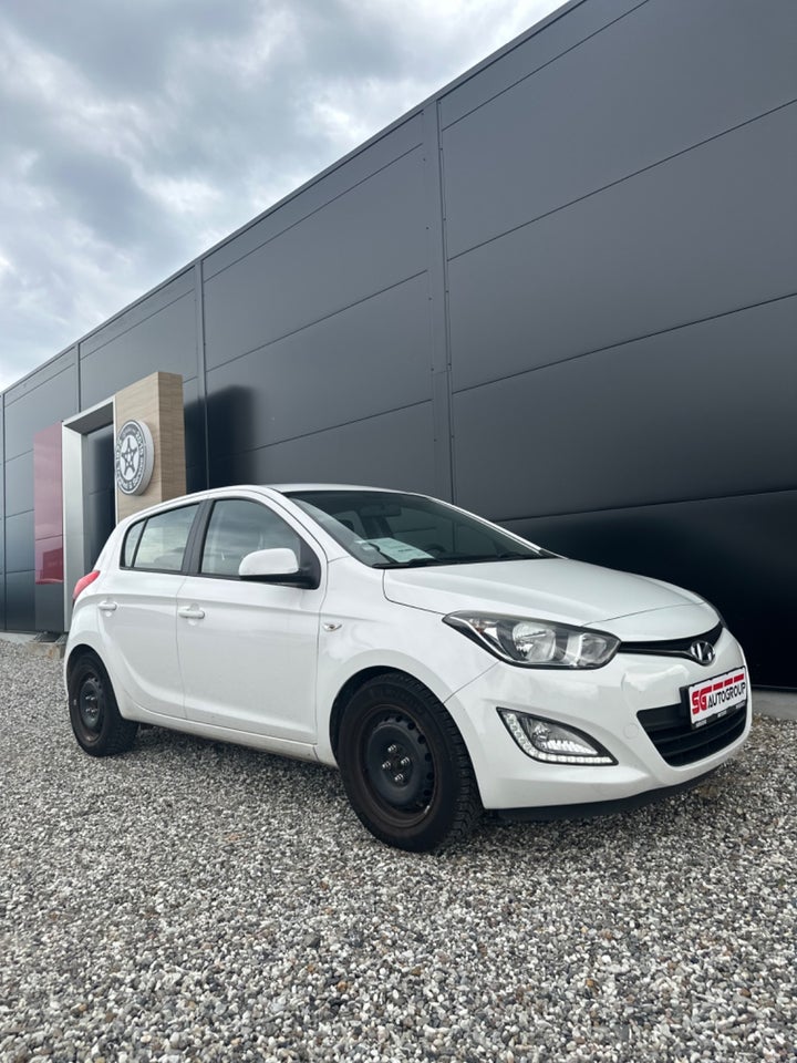 Hyundai i20 1,4 Premium 5d