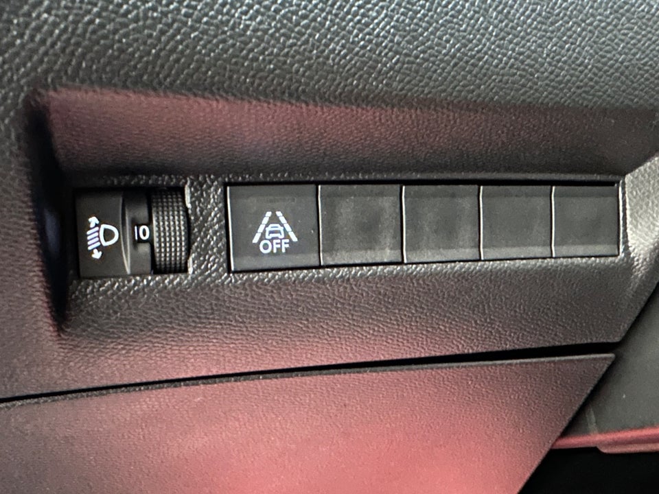 Peugeot 208 1,2 PureTech 100 Selection Sport 5d