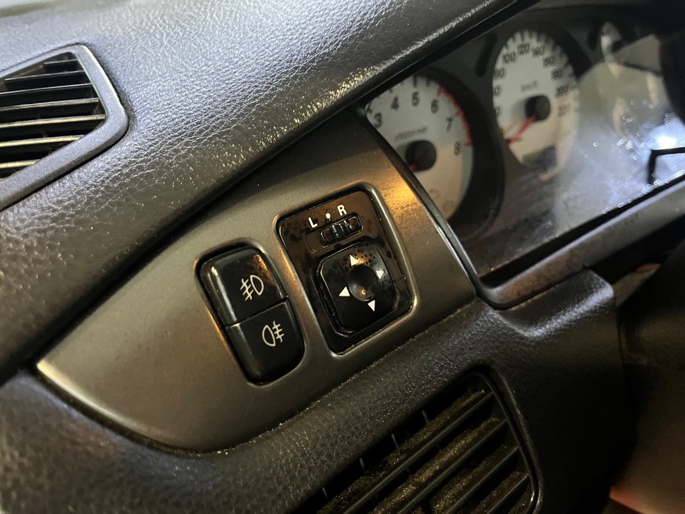 Mitsubishi Lancer 1,6 Comfort stc. 5d