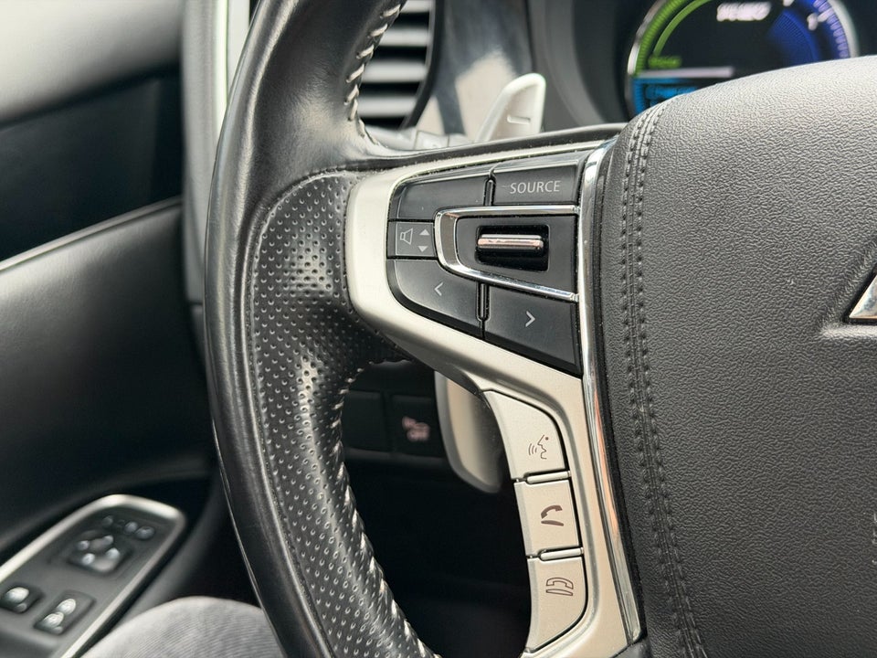 Mitsubishi Outlander 2,4 PHEV Invite CVT 4WD 5d