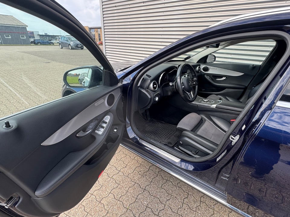 Mercedes C300 de 2,0 Advantage stc. aut. 5d