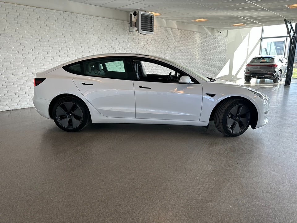 Tesla Model 3 Standard Range+ RWD 4d