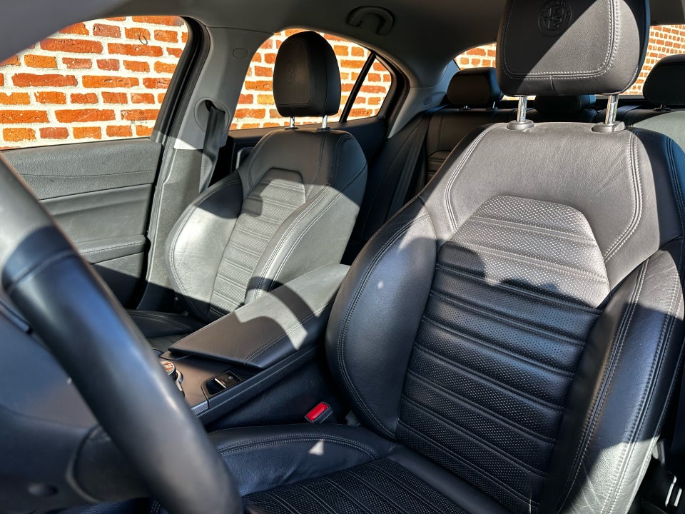 Alfa Romeo Giulia 2,0 T 280 Veloce aut. Q4 4d