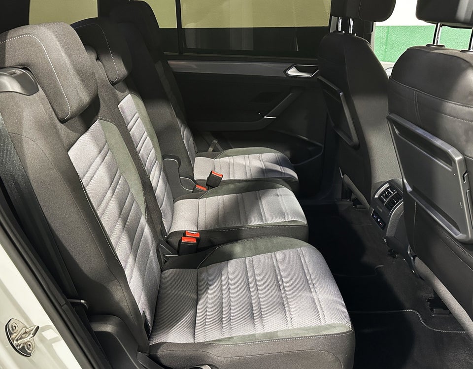 VW Touran 2,0 TDi 150 R-line DSG 7prs 5d