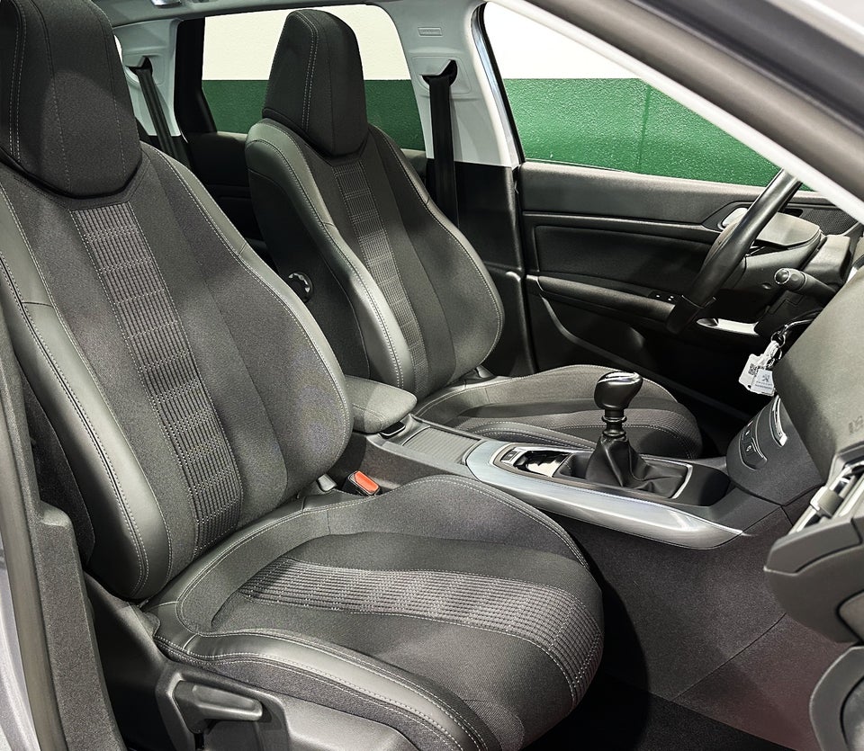 Peugeot 308 1,5 BlueHDi 130 Selection Sky SW 5d