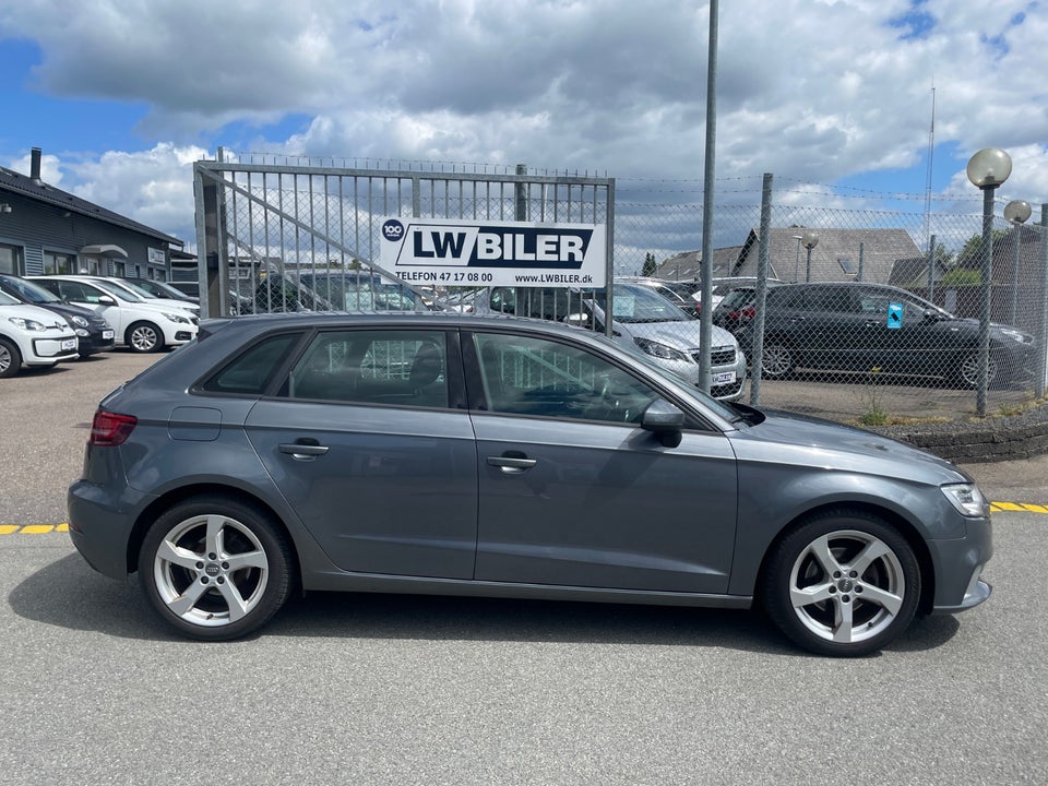 Audi A3 1,6 TDi 116 Sport Sportback 5d