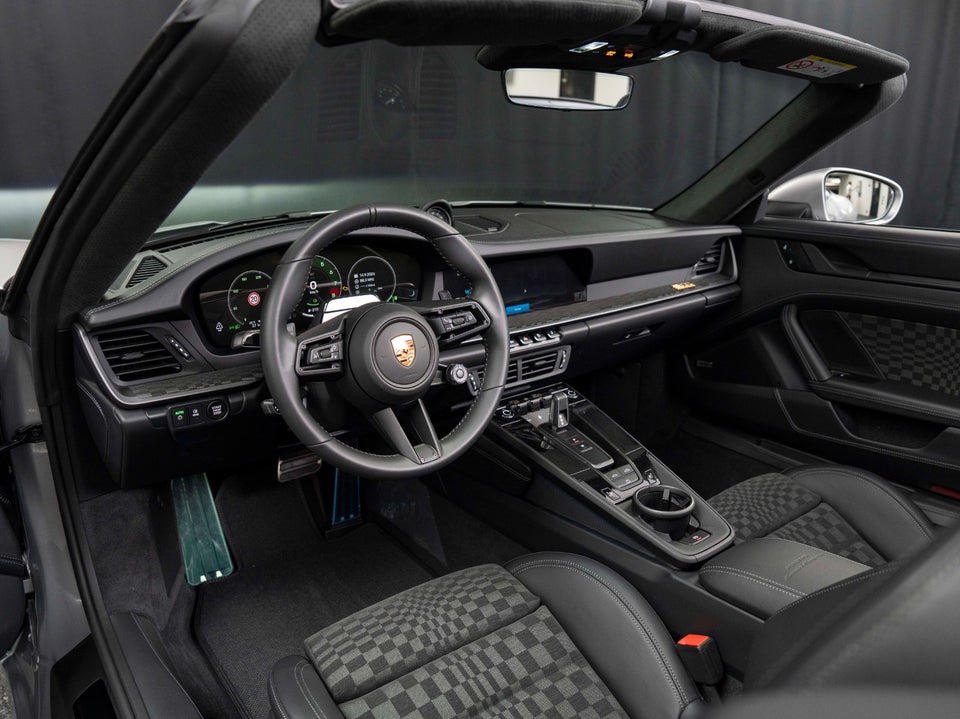 Porsche 911 Carrera GTS 3,6 Cabriolet Spirit 70 PDK 2d