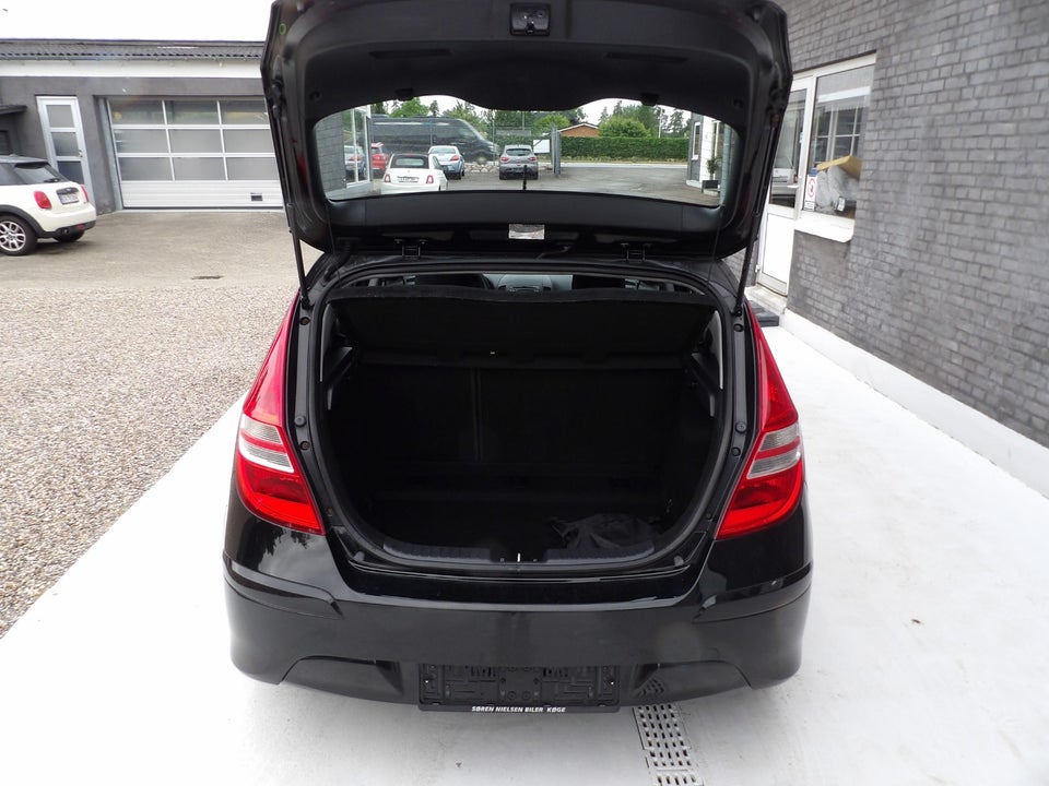 Hyundai i30 1,4 Classic Cool 5d