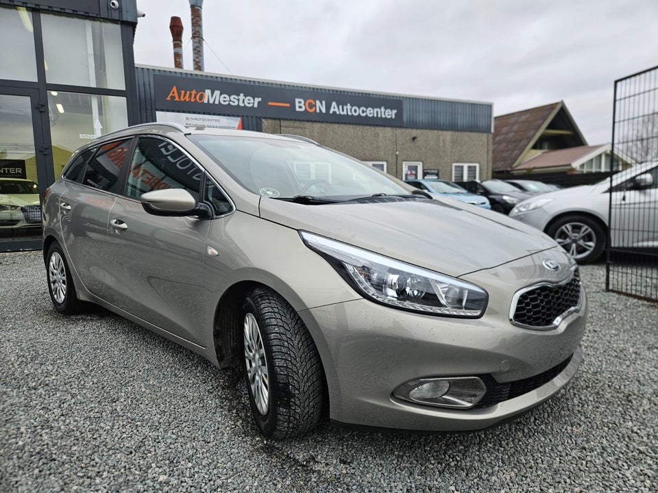 Kia Ceed 1,6 CRDi 128 Premium SW 5d