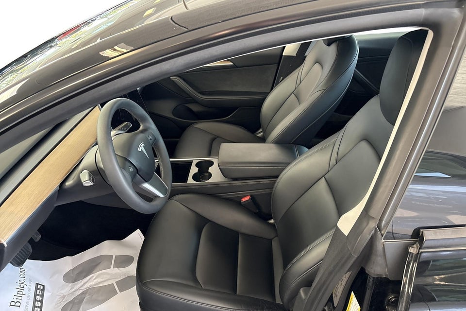 Tesla Model 3 RWD 4d