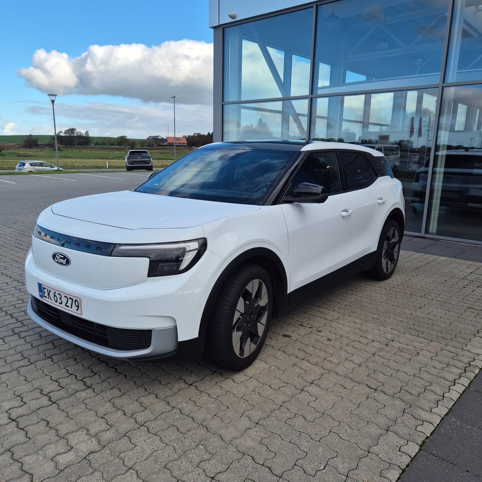 Ford Explorer 82 Premium Extended Range 5d