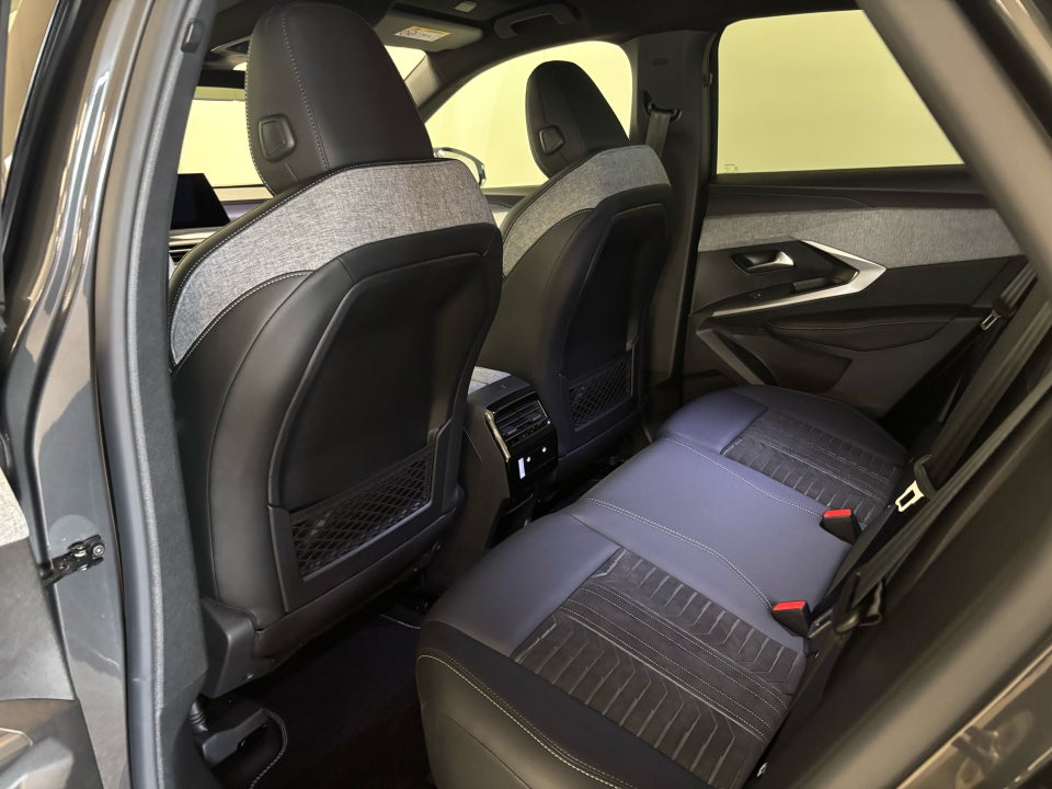 Peugeot e-3008 77 GT Pack 5d