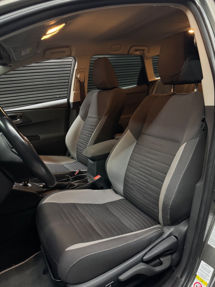 Toyota Auris 1,8 Hybrid H1 Touring Sports CVT 5d