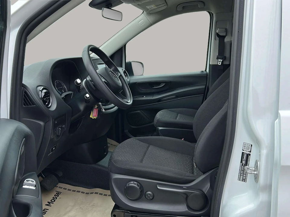 Mercedes eVito 129 Tourer PRO L Van