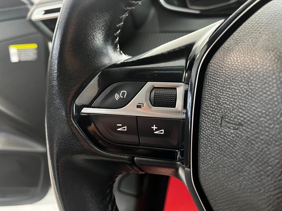 Peugeot 208 1,2 PureTech 100 Allure 5d