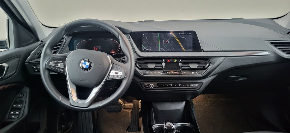 BMW 118i 1,5 Sport Line aut. 5d