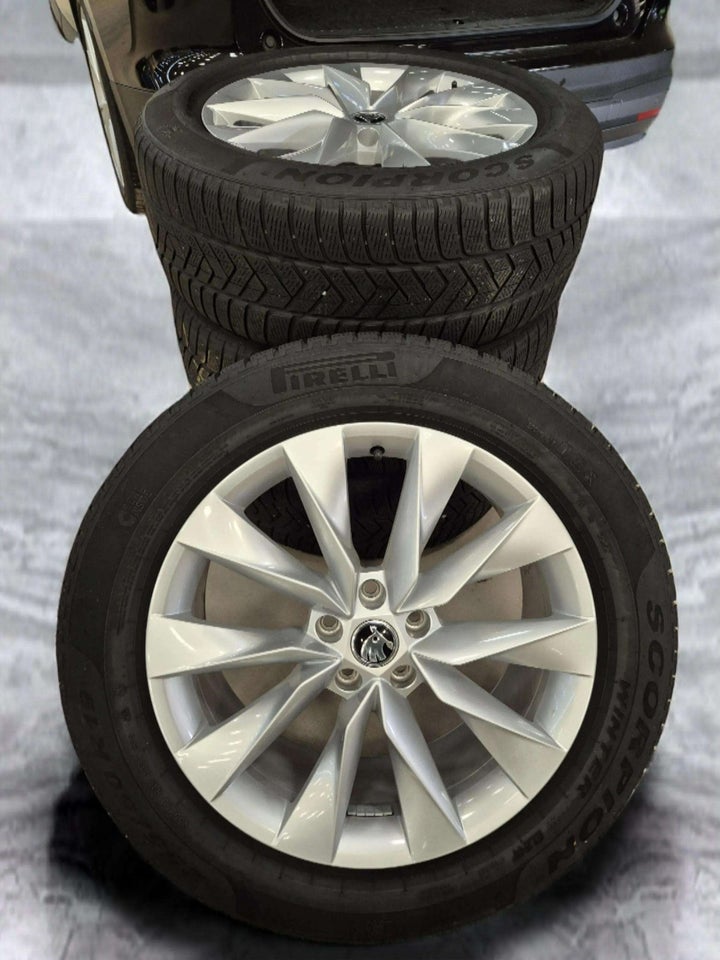 Skoda Enyaq 80 iV Plus Loft 5d