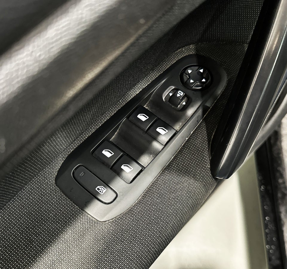 Peugeot 308 1,6 BlueHDi 120 Allure Sky SW EAT6 5d