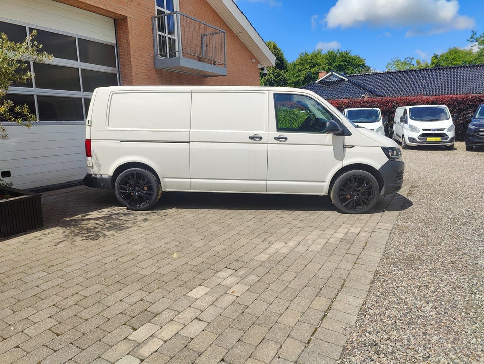 VW Transporter 2,0 TDi 150 Kassevogn DSG lang