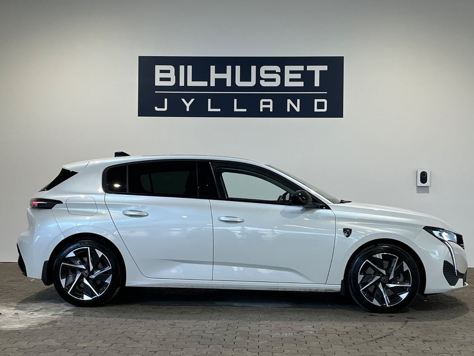 Peugeot 308 1,6 Hybrid First Selection+ EAT8 5d