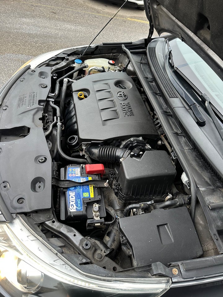 Toyota Avensis 1,8 VVT-i T2 Touch stc. 5d