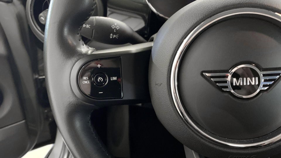 MINI Cooper SE Essential 3d