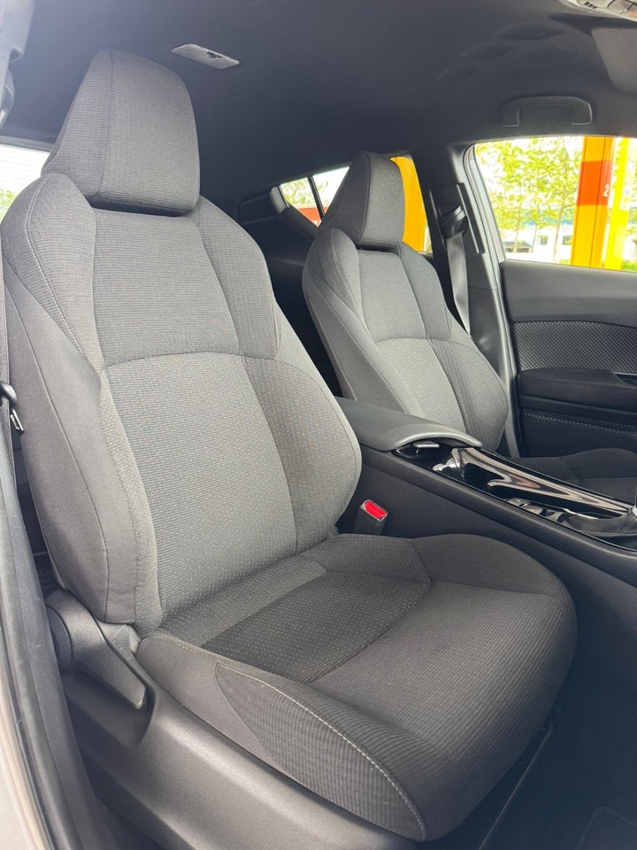 Toyota C-HR 1,8 Hybrid C-HIC CVT 5d