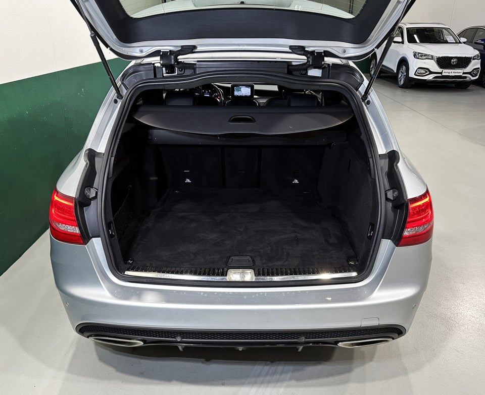 Mercedes C300 2,0 AMG Line stc. aut. 5d