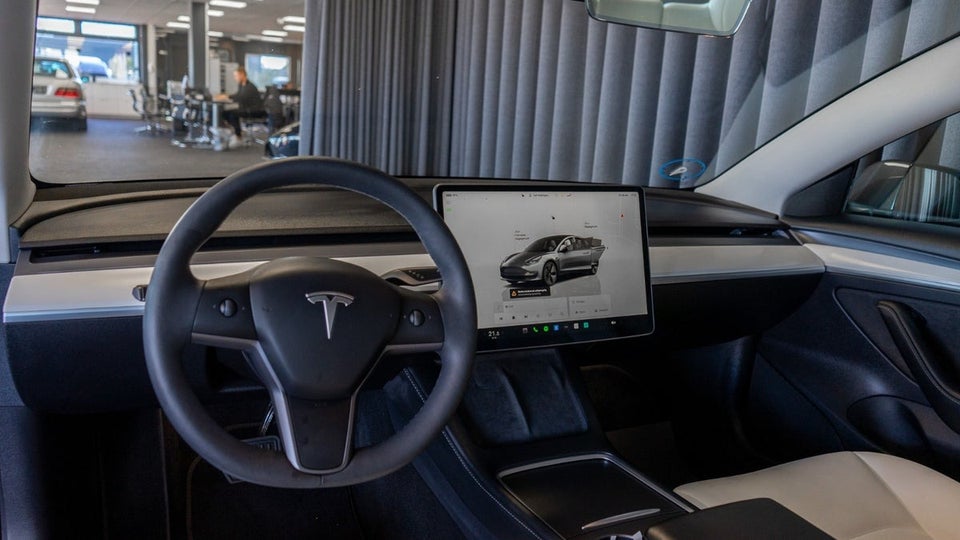 Tesla Model 3 Standard Range+ RWD 4d