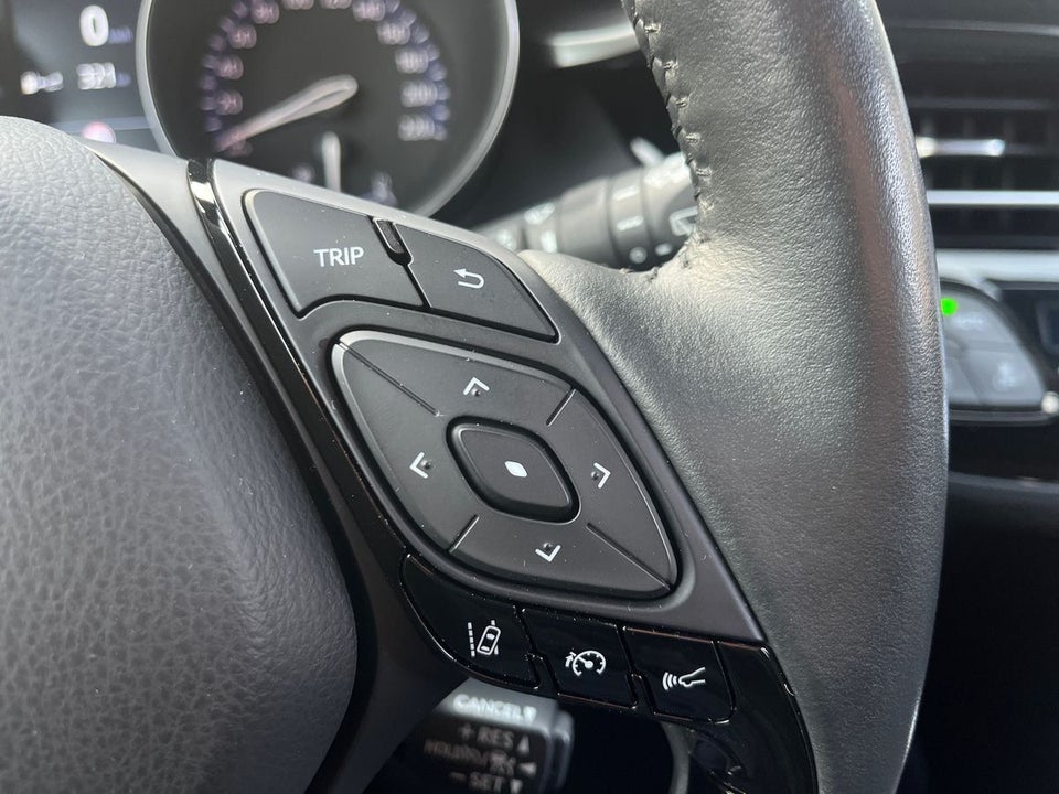 Toyota C-HR 1,8 Hybrid C-LUB Premium CVT 5d