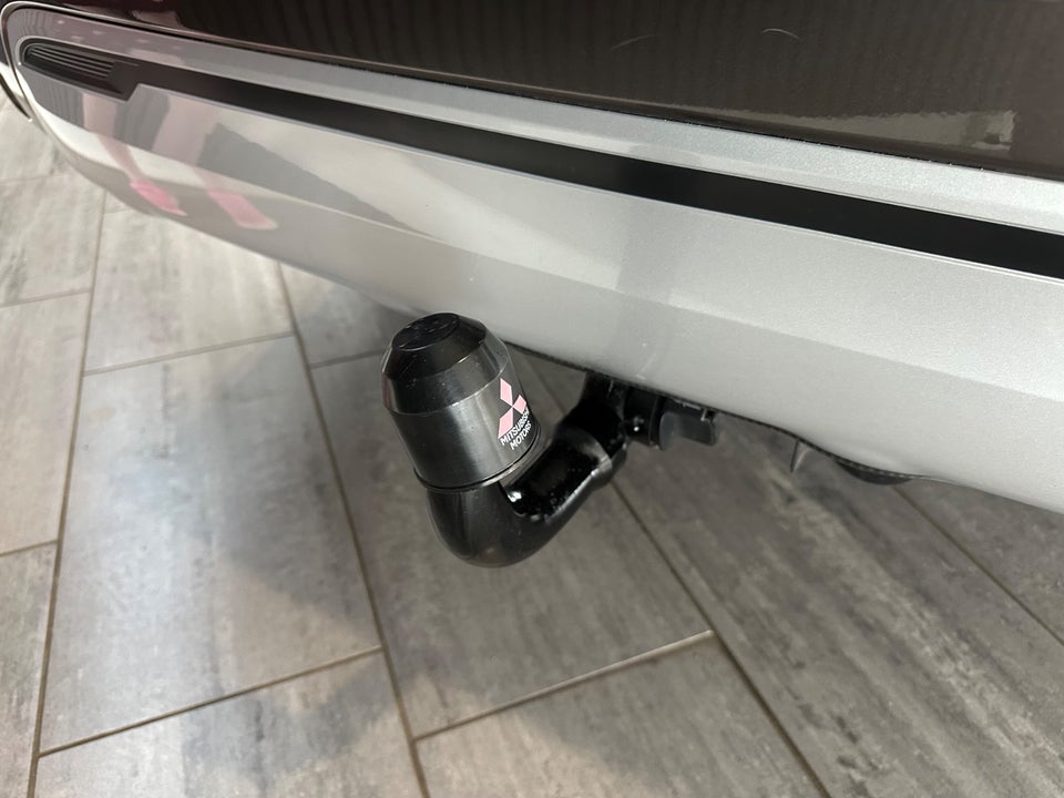 Mitsubishi Outlander 2,4 PHEV Invite CVT 4WD 5d
