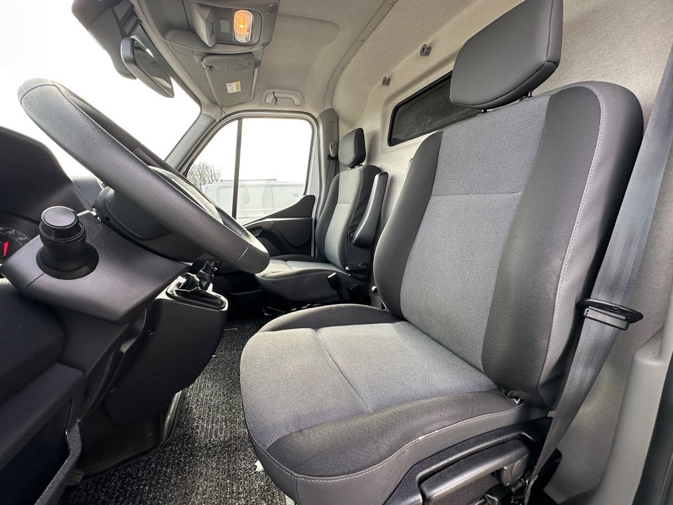 Renault Master IV T33 2,3 dCi 150 L2H2 Kassevogn