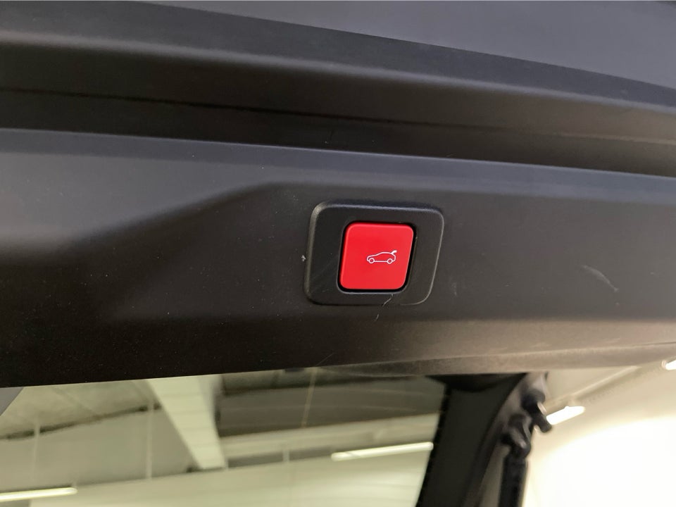 Peugeot e-3008 77 GT Pack 5d