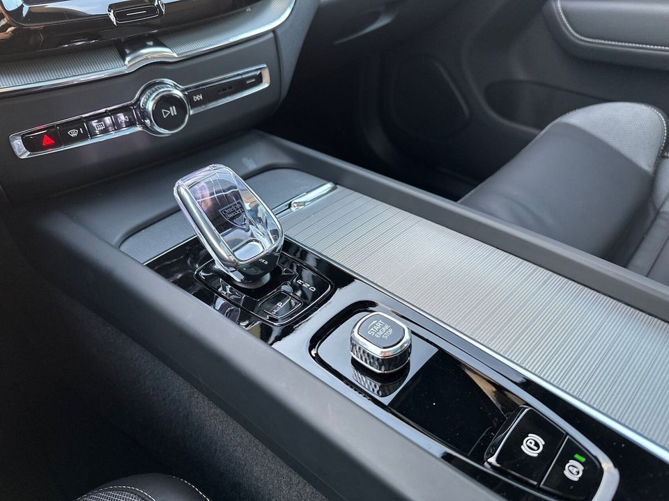 Volvo XC60 2,0 T6 ReCharge Black Edition aut. AWD 5d