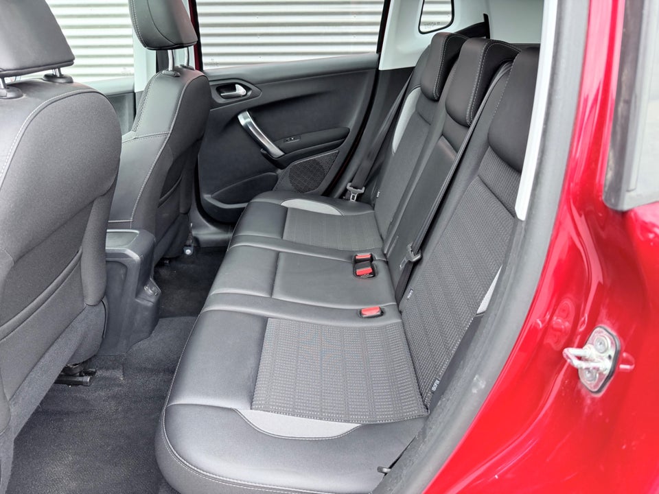Peugeot 2008 1,6 BlueHDi 100 Allure Sky 5d