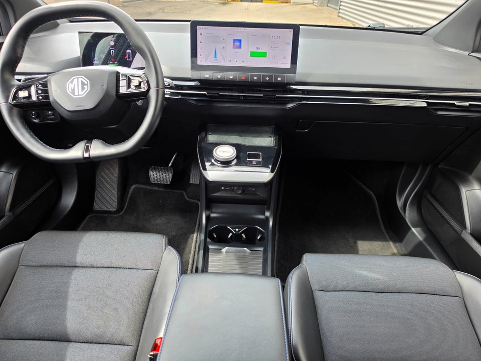 MG MG4 64 Luxury 5d