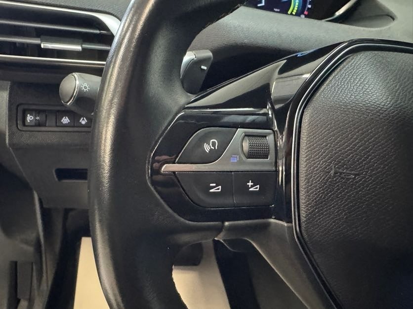 Peugeot 3008 1,6 Hybrid First Selection EAT8 5d