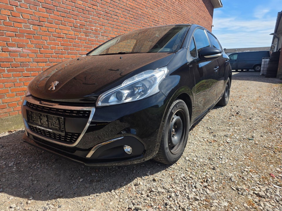 Peugeot 208 1,2 PureTech 82 Signature Sky 5d