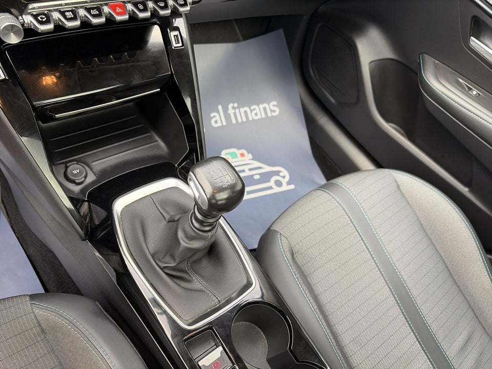 Peugeot 208 1,2 PureTech 100 Allure Sky 5d