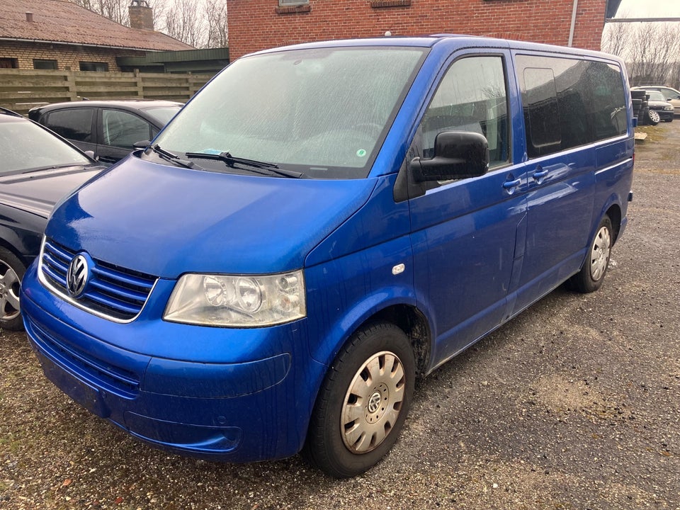 VW Caravelle 2,5 TDi 130 Trendline aut. kort 4d